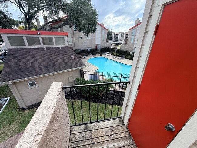 Building Photo - 10855 Meadowglen Ln