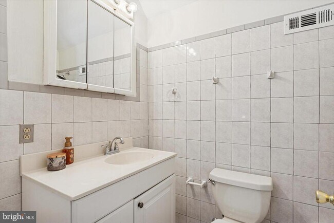 Building Photo - 207 Delmar St