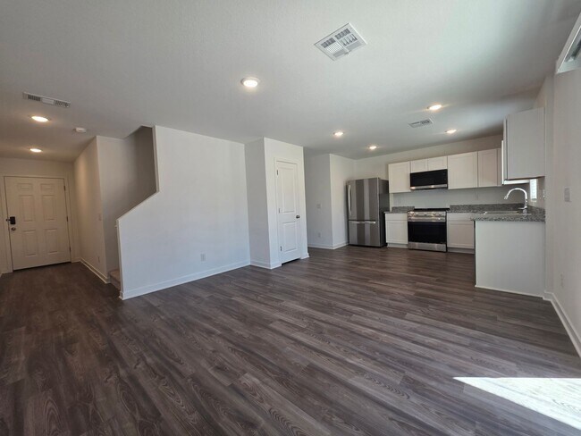 Building Photo - 3432 Sunbeam Dr