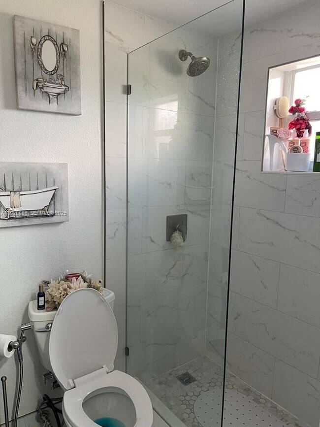 Building Photo - 505 NW 72nd Ave