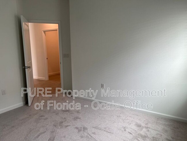 Building Photo - 3429 NE 40th St