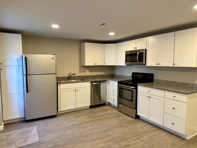 Building Photo - Charming 2-Bedroom Basement Unit with Private Yard – Flat-Rate Utilities!