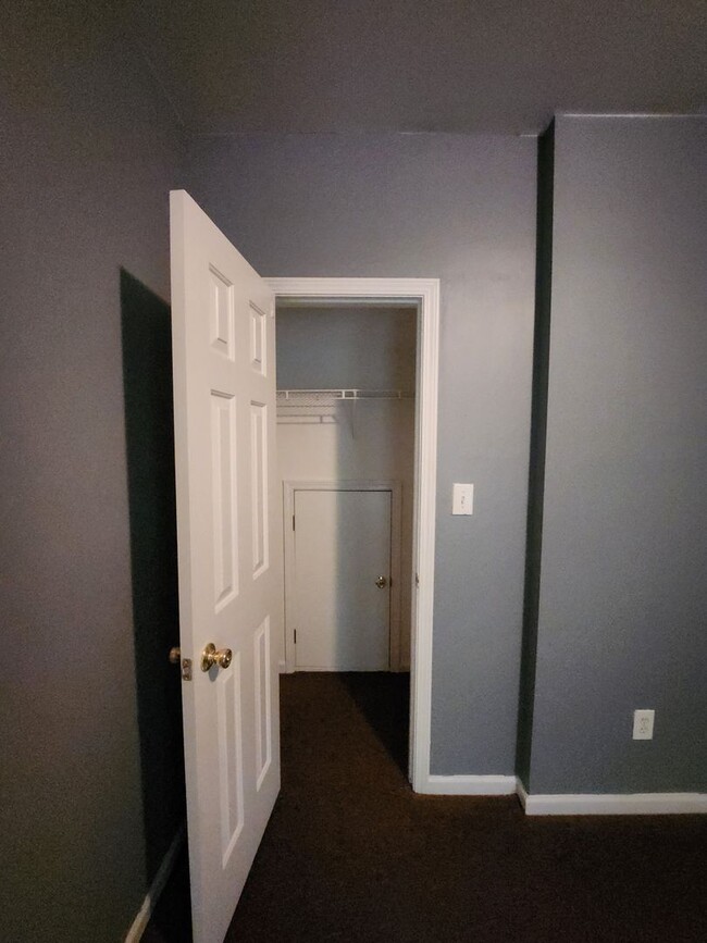 Building Photo - Cute duplex in Belmont-