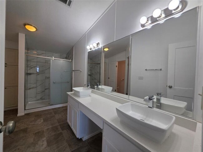 Building Photo - 14412 Graef Rd