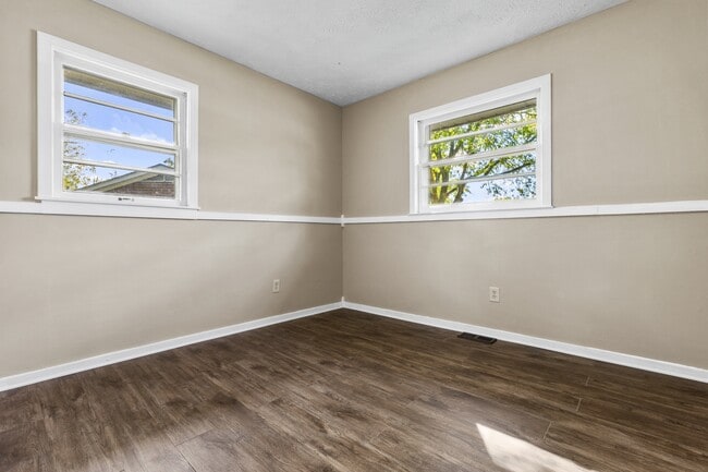 Building Photo - 2461 Mirahill Dr