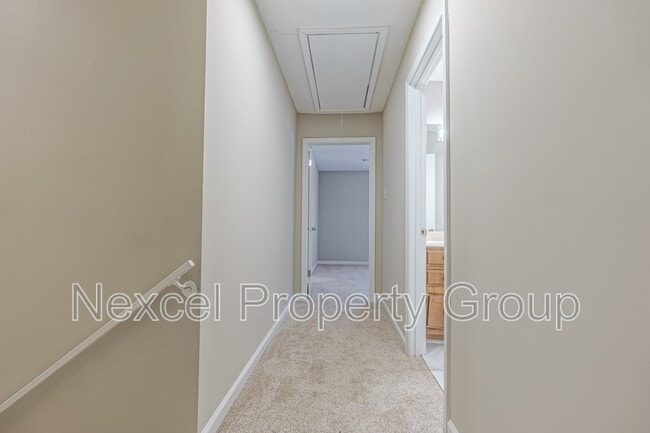 Building Photo - 6730 Racquet Club Dr