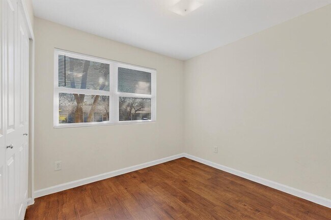 Building Photo - 7200 Barnsdale Way