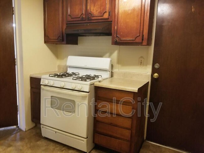 Building Photo - 818 N Highland Ave