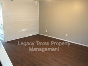 Building Photo - 1409 Courtney Pl