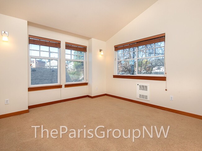 Building Photo - Gorgeous Green Lake 3BR TH – Walk to Swim,...