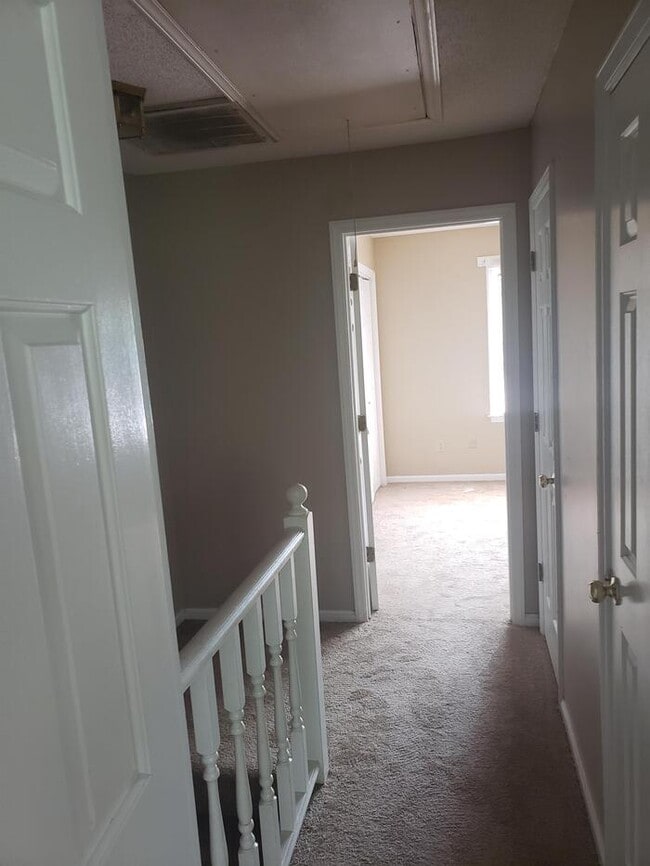 Building Photo - 1319 Williamsburg Court