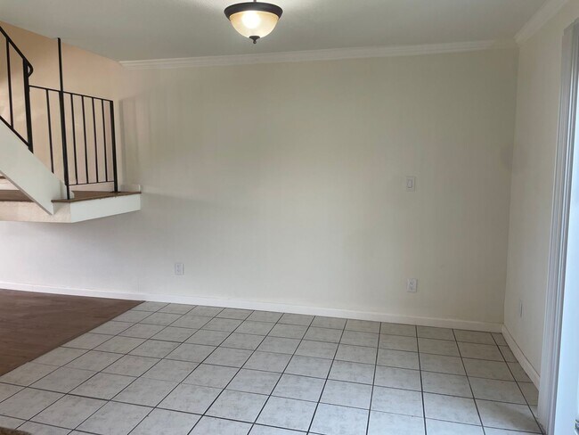 Building Photo - 3 Bedroom, 1.5 Bath Home in Parkway Neighborhood