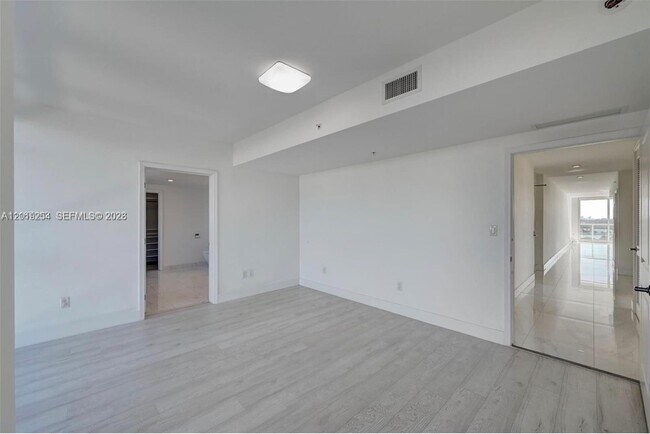 Building Photo - 400 Sunny Isles Blvd
