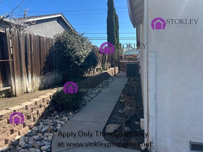 Building Photo - 1784 W Cypress Rd