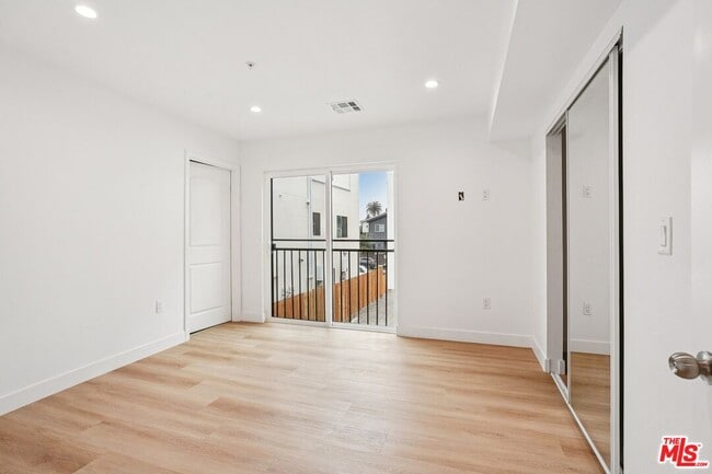 Building Photo - 312 N Coronado St