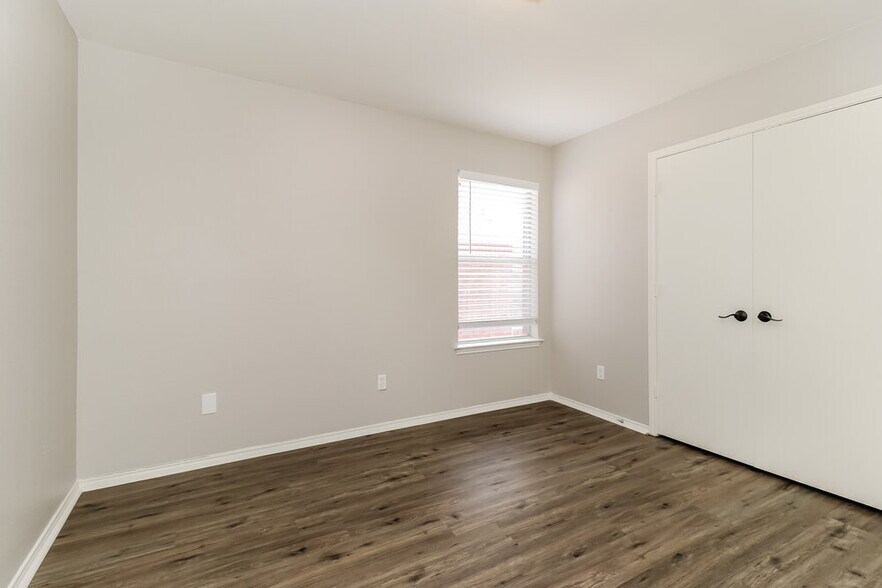 Building Photo - 4309 Falcon Perch Cir