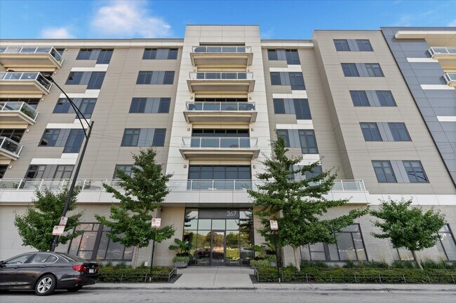 Building Photo - 367 W Locust St