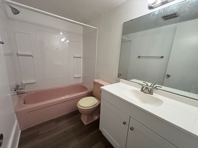 Building Photo - Idlewild Property