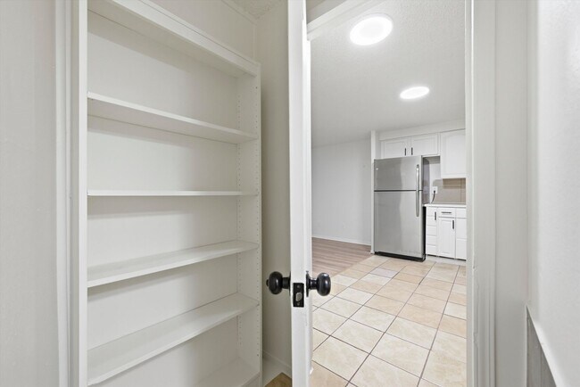 Building Photo - Renovated 1BR Condo | Community Clubhouse, Pool, Gym & Courts | $1,000