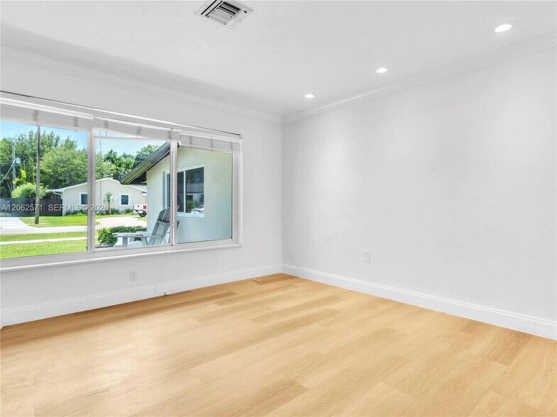 Building Photo - 10015 SW 85th Ter