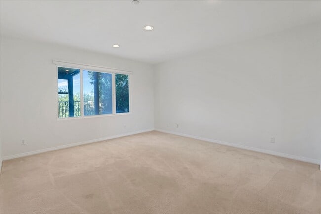 Building Photo - Modern 5-Bedroom Home with Spectacular Vie...