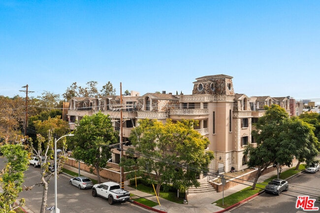 Building Photo - 850 Croft Ave