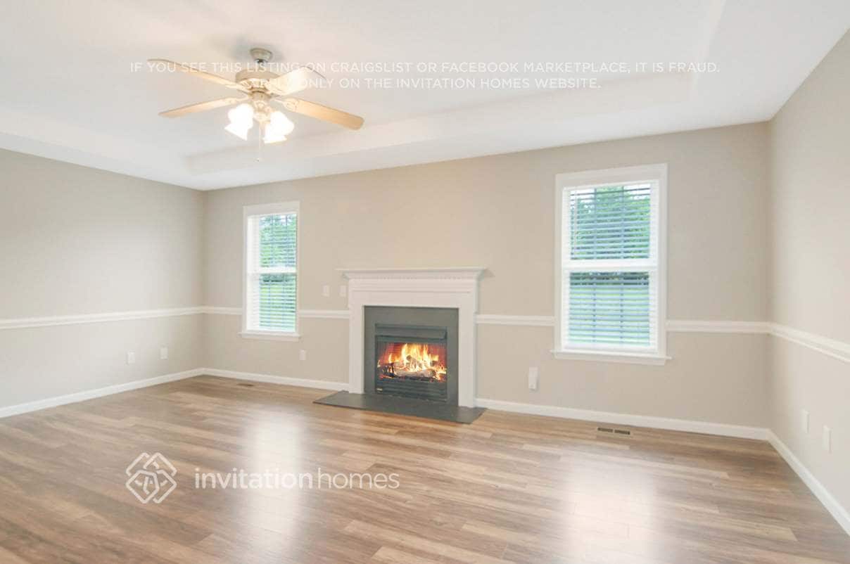 Building Photo - 386 Rosa Cir