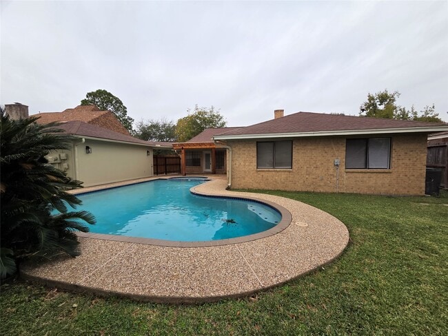 Building Photo - 14743 Charlmont Dr