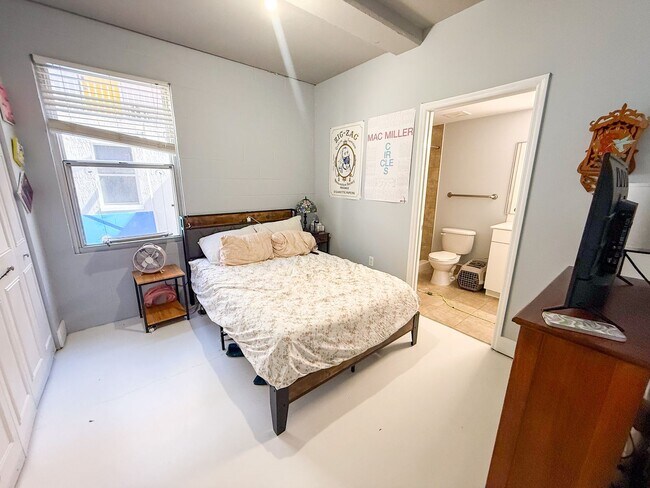 Building Photo - Lofts Oasis #117