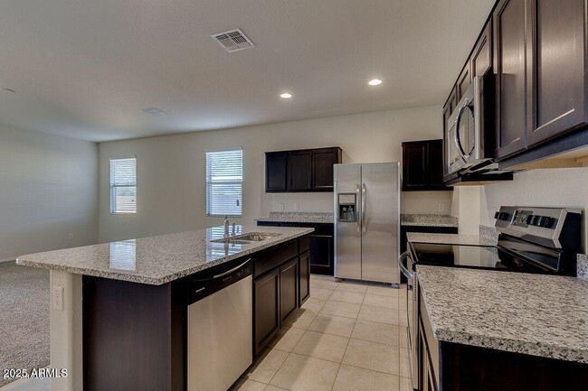 Building Photo - 16910 N Rosa Dr