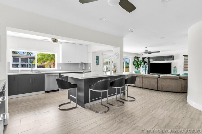 Building Photo - 39 Castle Harbor Isle Dr
