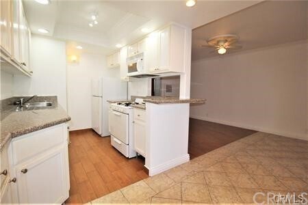 Building Photo - 6 7th Pl