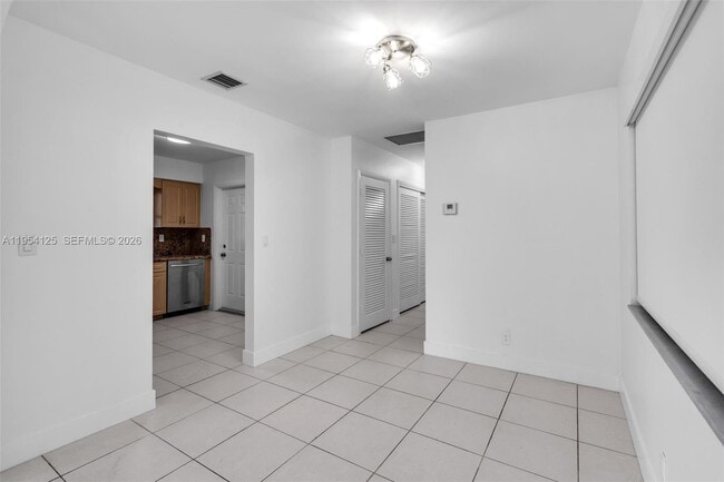 Building Photo - 4700 NE 21st Ave