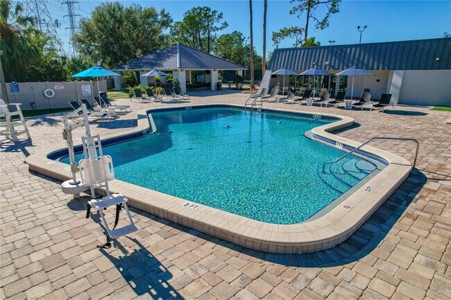 Building Photo - 122 E Cypress Ct