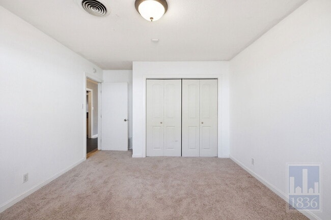 Building Photo - 2416 S 5th St