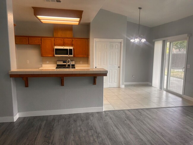 Building Photo - Nice house for rent in Tulare!