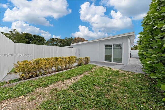 Building Photo - 5727 SW 3rd St