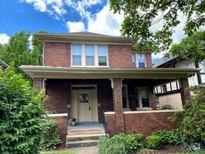 Building Photo - Great, first floor duplex in Squirrel Hill