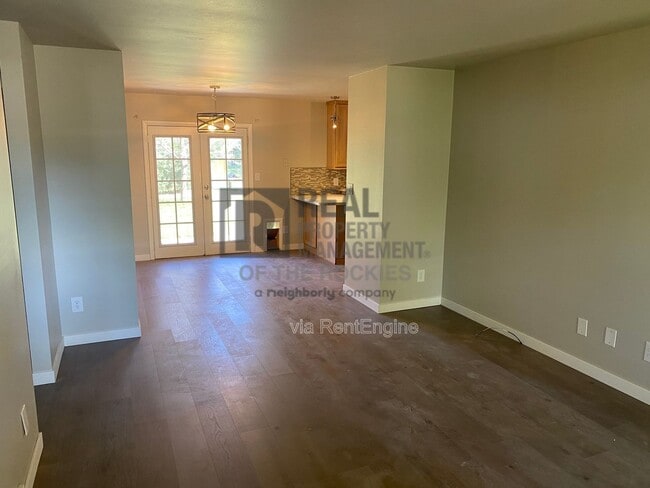 Building Photo - 700 Dawn Ave