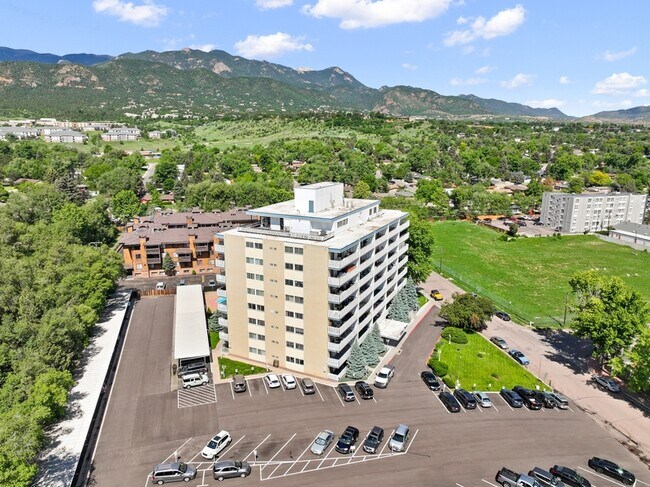 Building Photo - 777 Saturn Dr