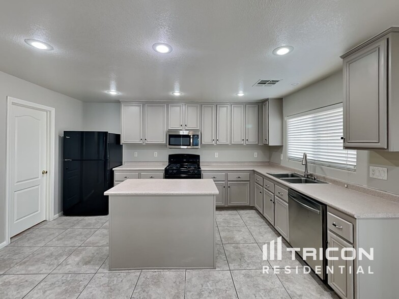 Building Photo - 4940 Naff Ridge Dr