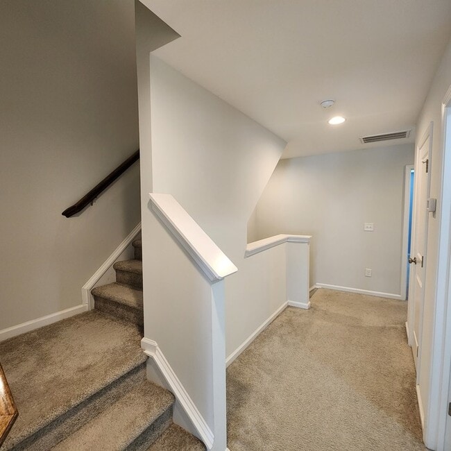 Building Photo - 1424 Southpoint Trl