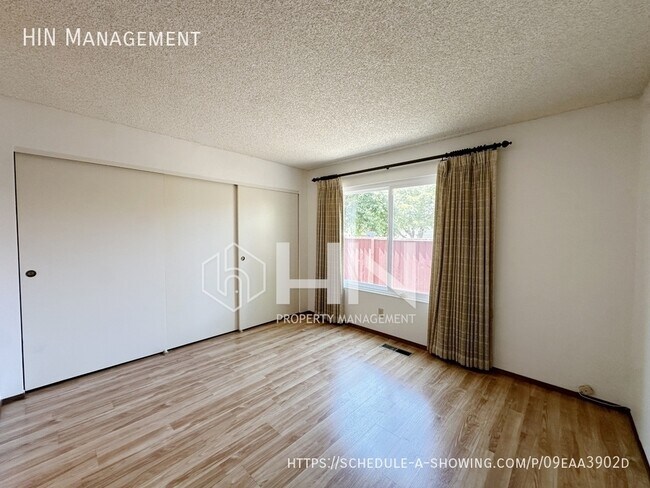 Building Photo - 43000 Noria Rd