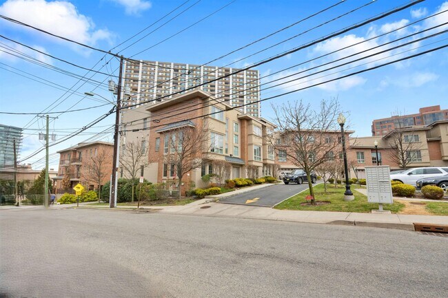 Building Photo - 200 Laird Ave