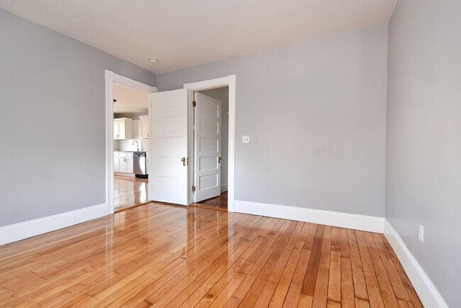 Building Photo - 141 Bourne Ave