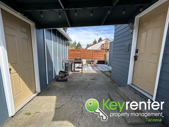 Building Photo - Tacoma Gardeners Dream 2Bed/1Bath