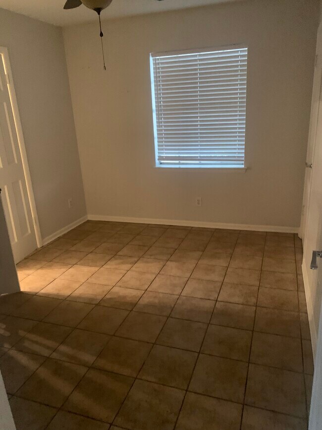 Building Photo - 704 Apollo Dr