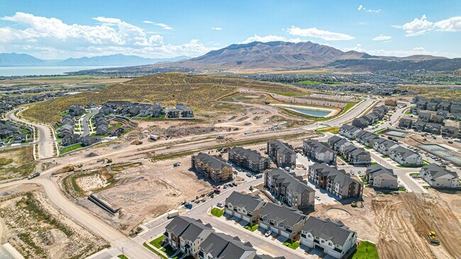 Building Photo - NEW *No Security Deposit Required Upfront!    2024 Townhome With Move In Special!