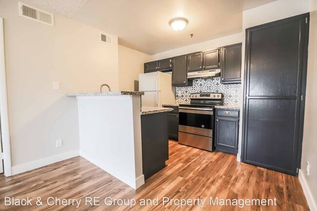 Building Photo - 1 br, 1 bath House - 1361 E University Ave...