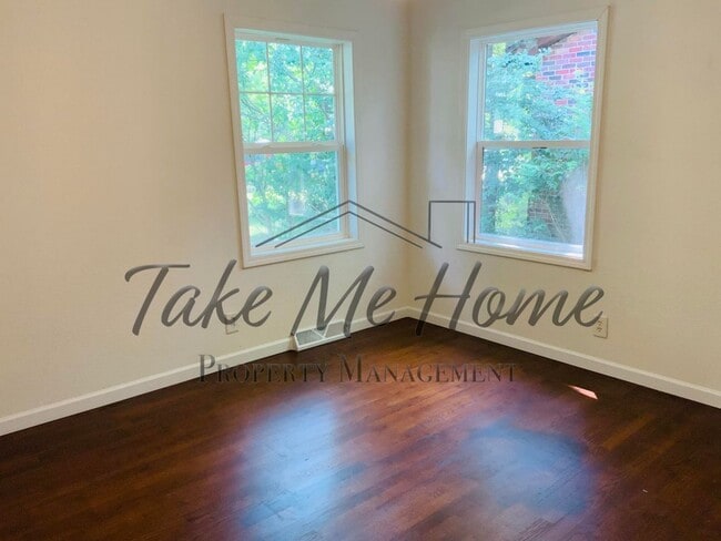 Building Photo - Charming Home in Great Location!